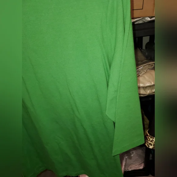 Deco Green V-Neck Women's Top - Picture 6 of 6